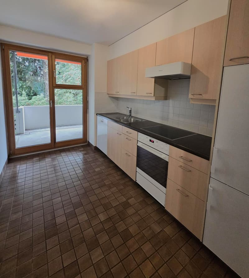 Grosszügige 4-Zimmer-Wohnung mit zwei Balkonen auf dem Bruderholz (2)