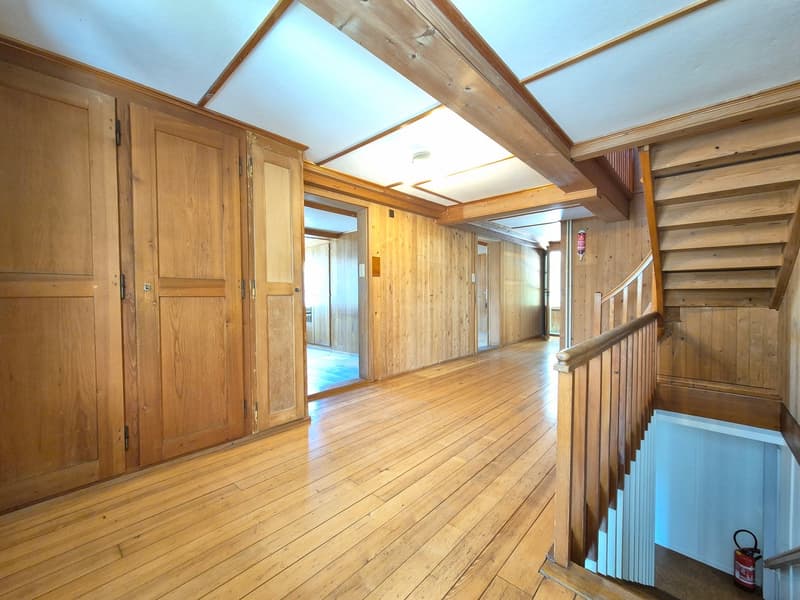 Charmantes 6.5-Zimmer Doppeleinfamilienhaus mit Altbau-Flair in Biglen (7)