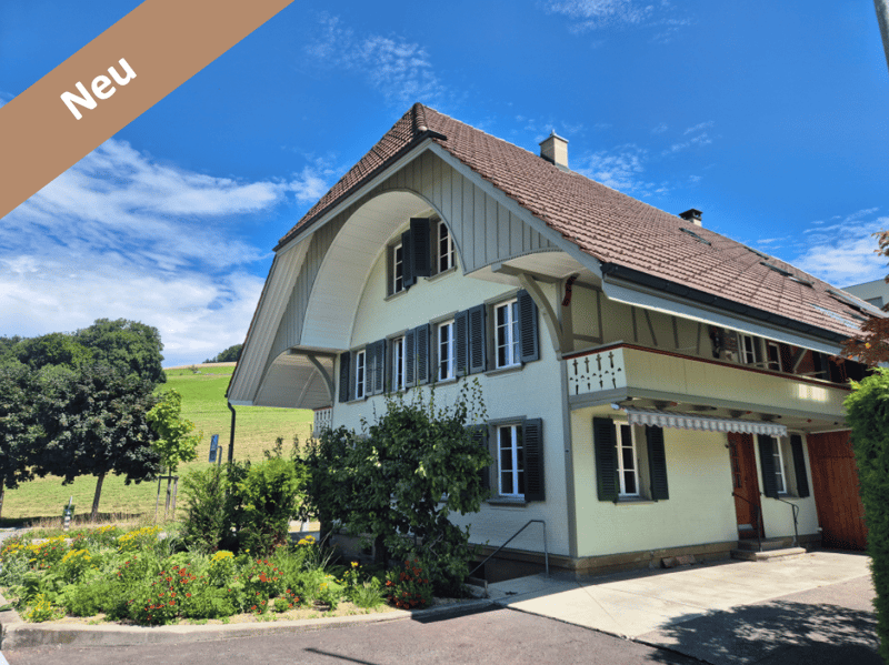 Charmantes 6.5-Zimmer Doppeleinfamilienhaus mit Altbau-Flair in Biglen (1)