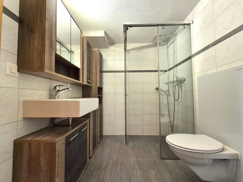 Charmantes 6.5-Zimmer Doppeleinfamilienhaus mit Altbau-Flair in Biglen (9)