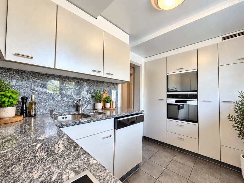 Charmantes 6.5-Zimmer Doppeleinfamilienhaus mit Altbau-Flair in Biglen (2)