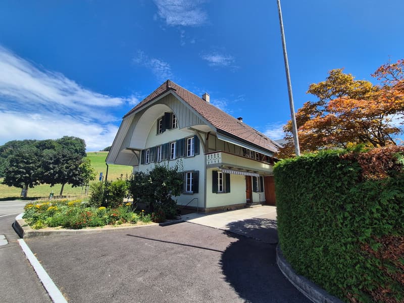 Charmantes 6.5-Zimmer Doppeleinfamilienhaus mit Altbau-Flair in Biglen (11)