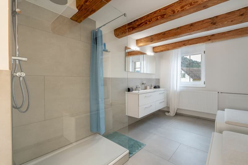 Maison de deux familles exclusive, complètement rénovée à Wila - Votre nouveau foyer ou objet de rendement lucratif (12)