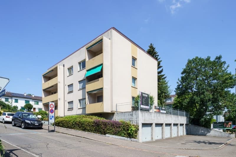 Affascinante appartamento di 4,5 locali con balcone a Binningen (11)