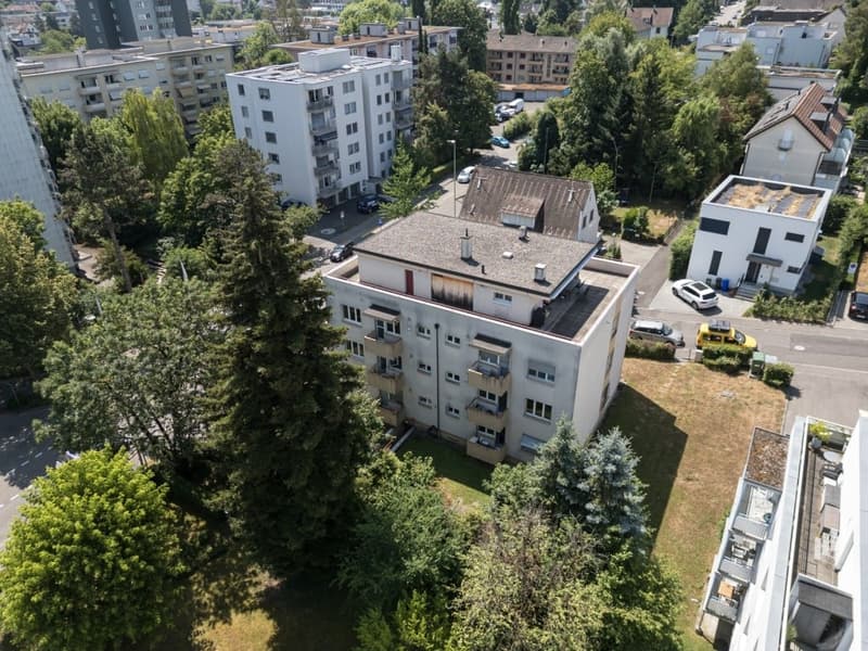 Affascinante appartamento di 4,5 locali con balcone a Binningen (12)