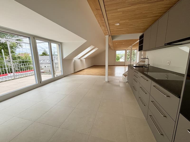 Elegante mansarda con vista e smart home (1)