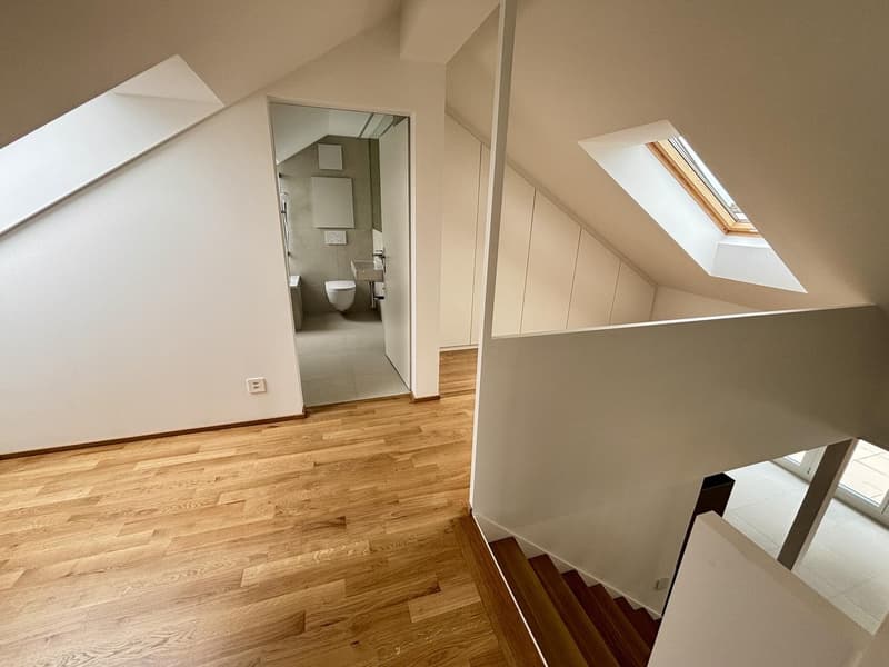 Elegante mansarda con vista e smart home (7)