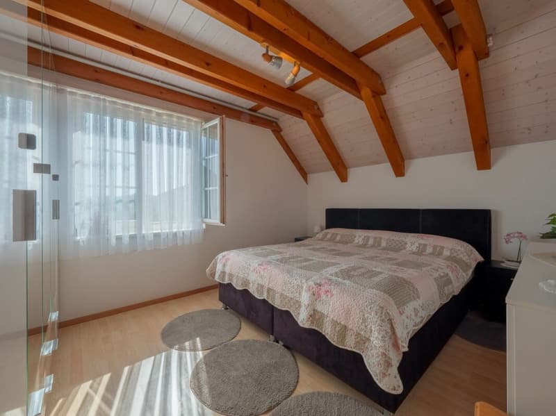 Casa unifamiliare di 5,5 locali ben tenuta e indipendente con giardino, garage e posto auto (5)