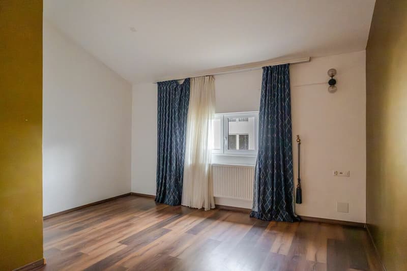 Spacious single-family house with 6.5 rooms and garden in central residential area (2)