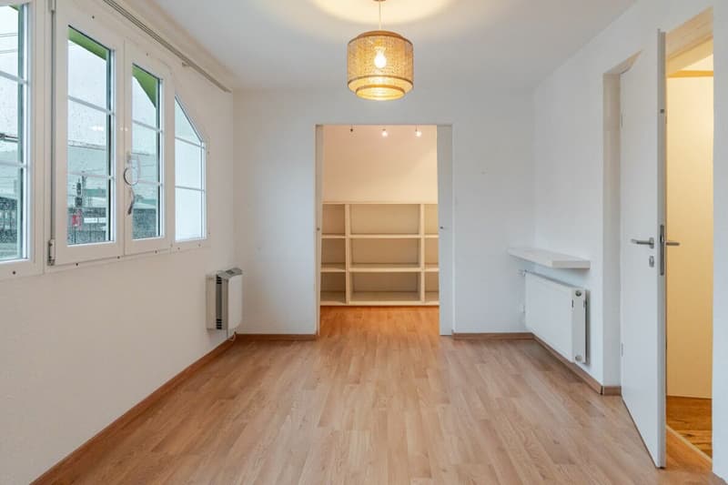 Spacious single-family house with 6.5 rooms and garden in central residential area (10)
