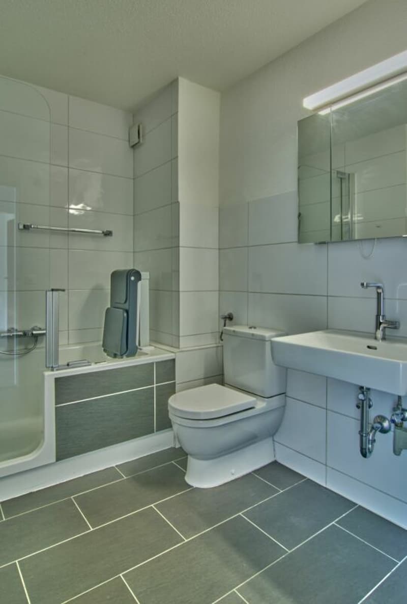 Move in and feel at home: 3-room apartment with 2 balconies and AAP (9)