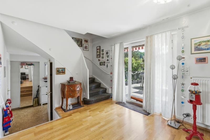 Detached 5.5 room single-family house in an excellent residential location in Münchenstein (2)