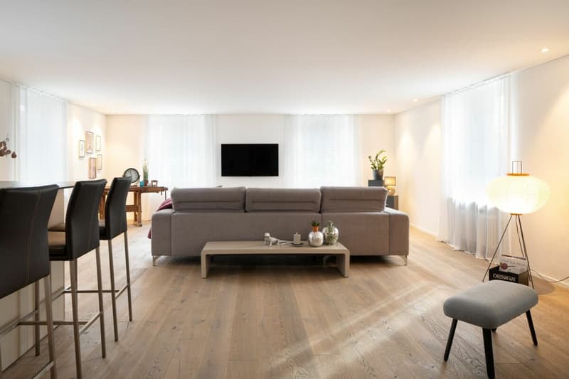 Exklusive und grosszügige 5.5 Z' Dach-Maisonettewohnung im Dorfkern (2)