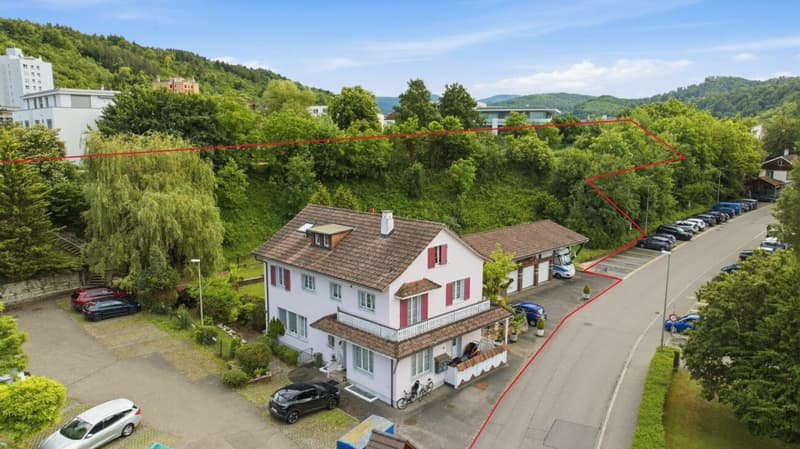 Attractive rental property: MFH with 4 apartments and various parking spaces - fully rented (1)