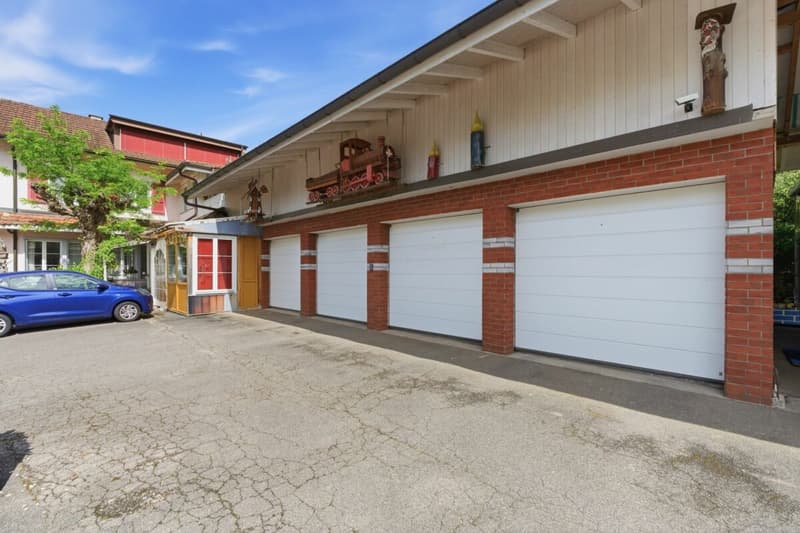 Attractive rental property: MFH with 4 apartments and various parking spaces - fully rented (9)