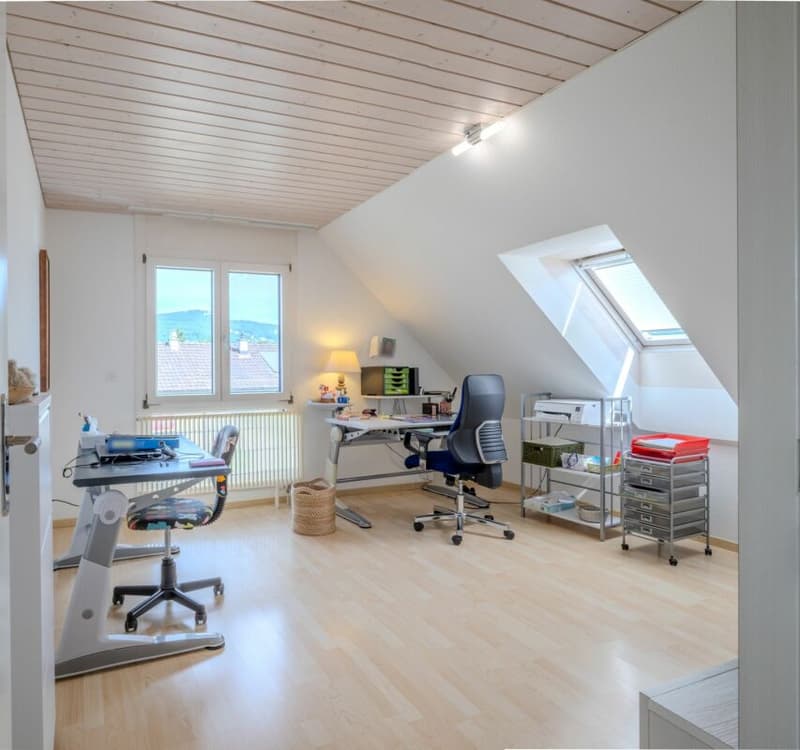 Alteresgerecht wohnen: Grosszügige 4.5 Z' Dachwohnung mit Lift und 2 EHPs (9)