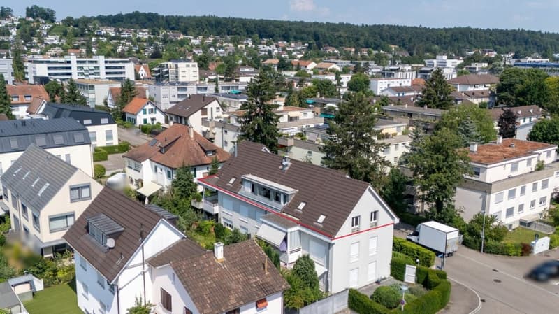 Alteresgerecht wohnen: Grosszügige 4.5 Z' Dachwohnung mit Lift und 2 EHPs (1)