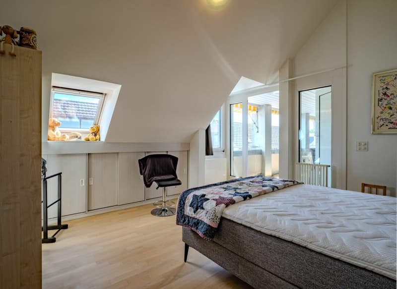 Alteresgerecht wohnen: Grosszügige 4.5 Z' Dachwohnung mit Lift und 2 EHPs (10)
