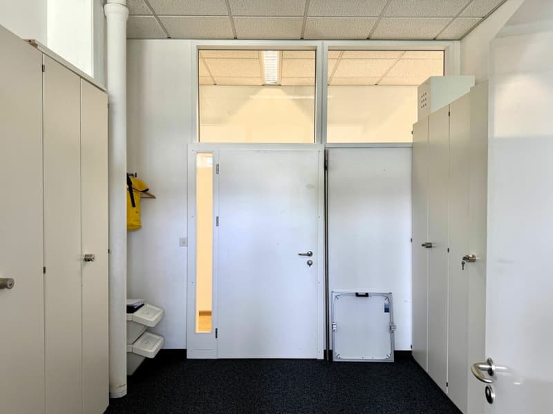 130 m² office space for rent including parking spaces (7)