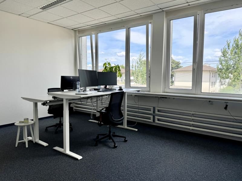 130 m² office space for rent including parking spaces (5)