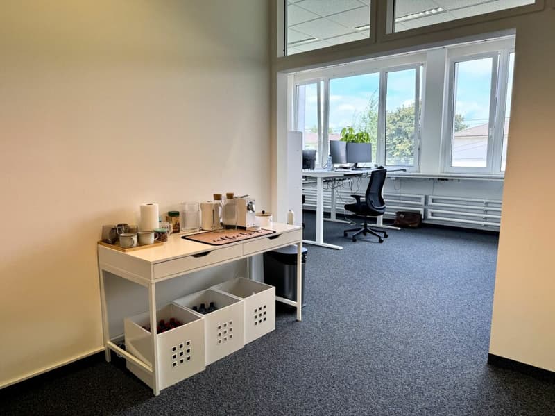130 m² office space for rent including parking spaces (3)