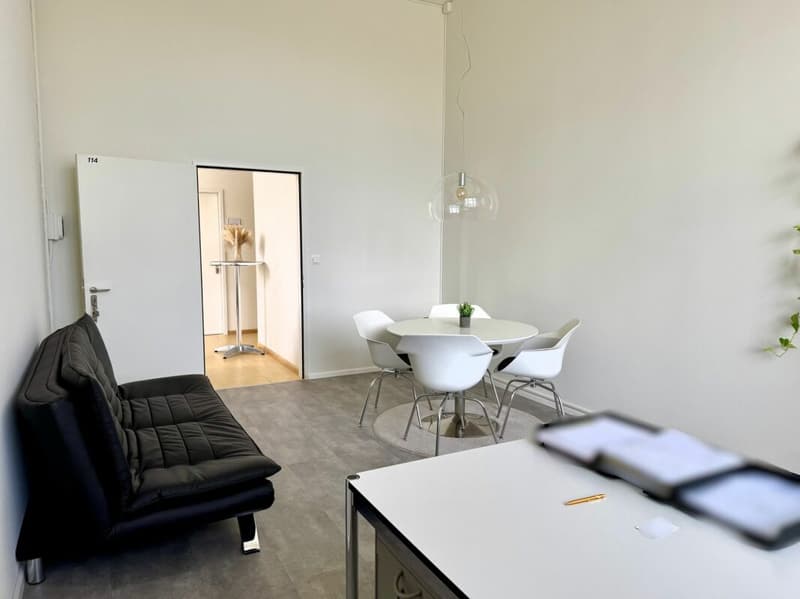 130 m² office space for rent including parking spaces (10)