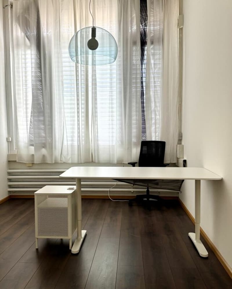 130 m² office space for rent including parking spaces (9)
