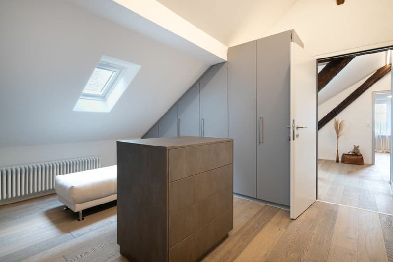 Exklusive und grosszügige 5.5 Z' Dach-Maisonettewohnung im Dorfkern (9)