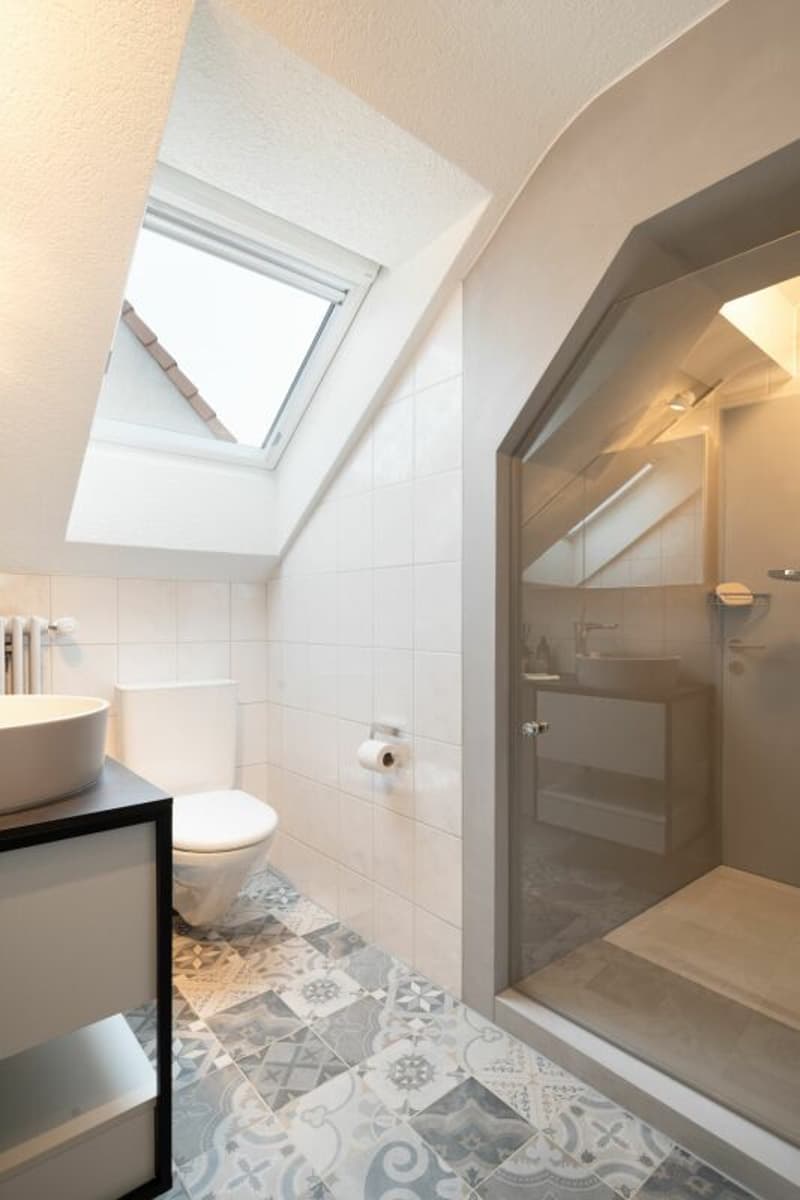 Exklusive und grosszügige 5.5 Z' Dach-Maisonettewohnung im Dorfkern (4)