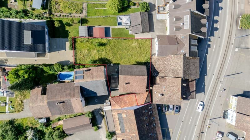 Maison historique de 11 pièces avec deux garages et un grand potentiel de rénovation (11)