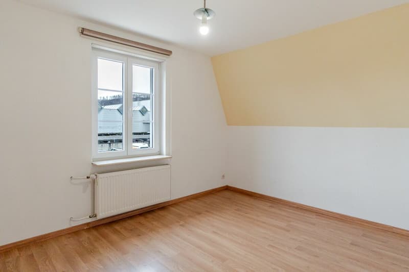 Familienfreundliches 6.5 Z' EFH mit Garten an zentraler Lage (8)