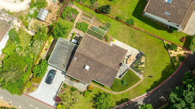 Sonniges, freistehendes 5.5 Z' EFH mit grossem Garten und Doppelgarage (12)