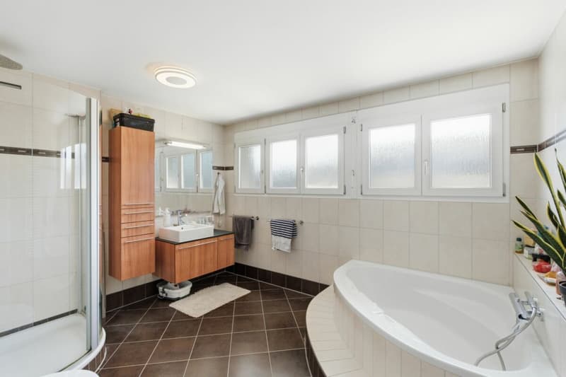 Lichtdurchflutete 4.5 Z' Maisonette WHG mit zwei Balkonen und einer Garagenbox (6)