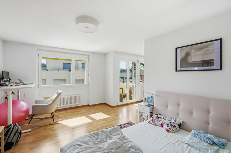 Lichtdurchflutete 4.5 Z' Maisonette WHG mit zwei Balkonen und einer Garagenbox (8)