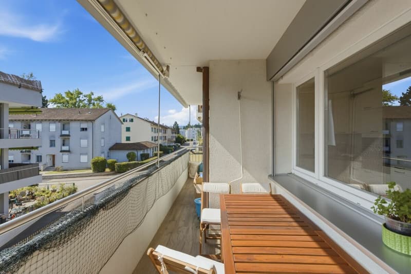 Lichtdurchflutete 4.5 Z' Maisonette WHG mit zwei Balkonen und einer Garagenbox (3)
