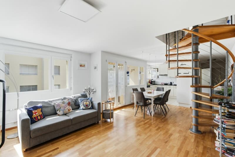 Lichtdurchflutete 4.5 Z' Maisonette WHG mit zwei Balkonen und einer Garagenbox (1)