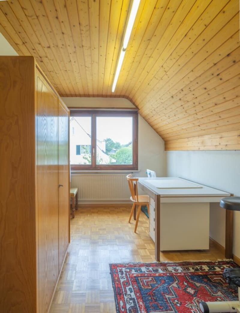 Freistehendes, renovationsbedürftiges 4.5 Z' EFH mit top Aussicht (8)