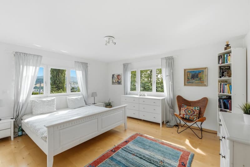 Wohnen mit Weitblick: Stilvolles, freistehendes 6.5 Z' EFH mit Pool (8)