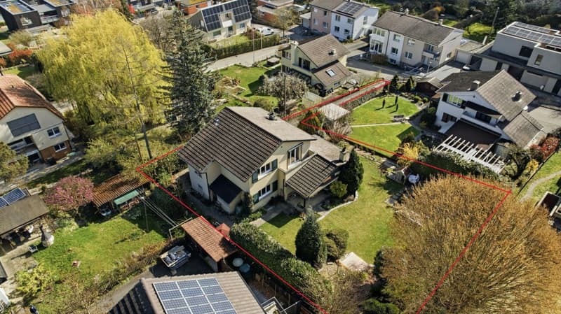 Renoviertes, freistehendes 5.5 Z' EFH mit grosszügigem Garten an exklusiver Lage (11)