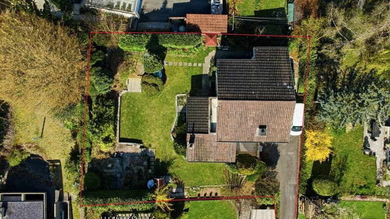 Renoviertes, freistehendes 5.5 Z' EFH mit grosszügigem Garten an exklusiver Lage (12)