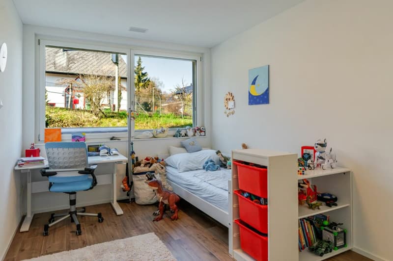 Exklusive 5.5 Z' Maisonette-Wohnung mit verglastem Balkon, Weitsicht und 2 EHP's (4)