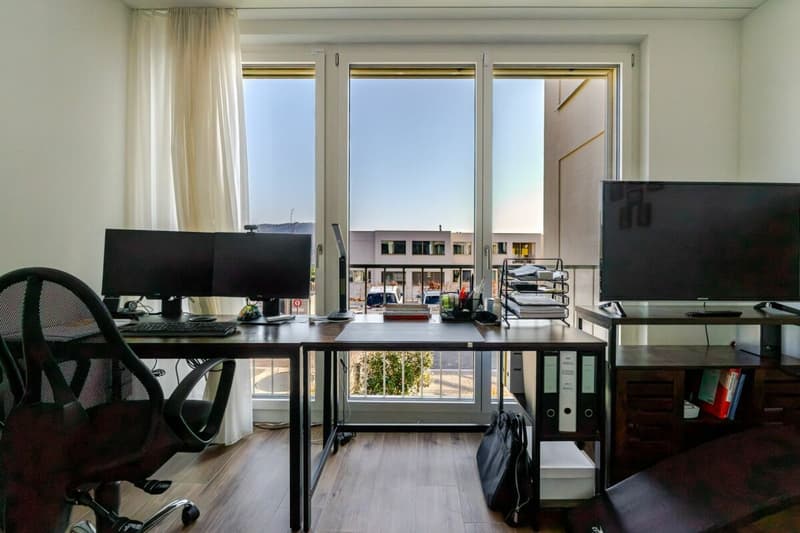 Exklusive 5.5 Z' Maisonette-Wohnung mit verglastem Balkon, Weitsicht und 2 EHP's (8)