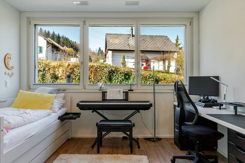 Exklusive 5.5 Z' Maisonette-Wohnung mit verglastem Balkon, Weitsicht und 2 EHP's (3)