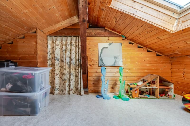 Modern renoviertes 5.5 Z` Doppeleinfamilienhaus mit idyllischem Garten (10)