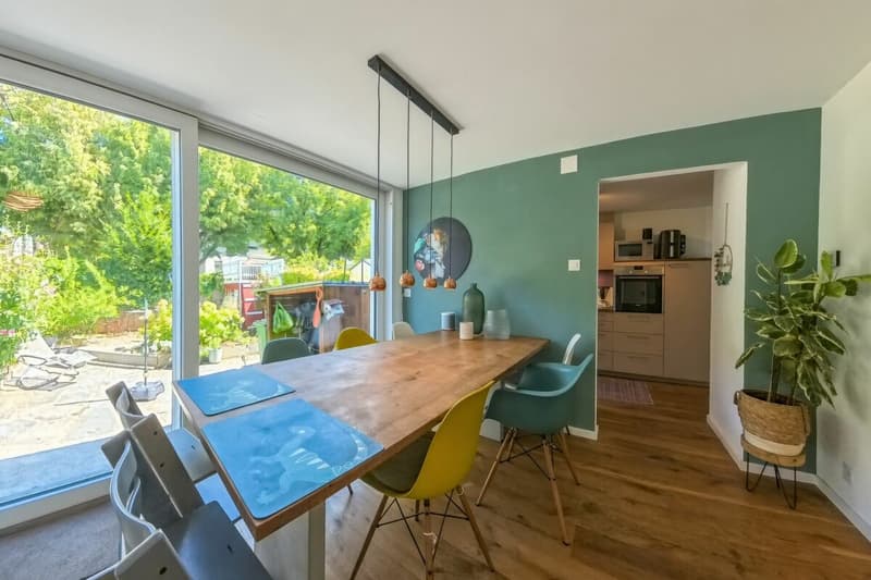 Modern renoviertes 5.5 Z` Doppeleinfamilienhaus mit idyllischem Garten (5)