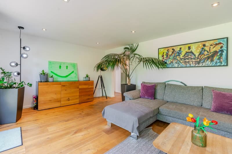 Modern renoviertes 5.5 Z` Doppeleinfamilienhaus mit idyllischem Garten (4)