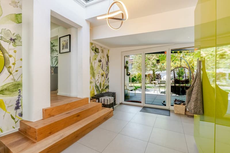 Modern renoviertes 5.5 Z` Doppeleinfamilienhaus mit idyllischem Garten (3)