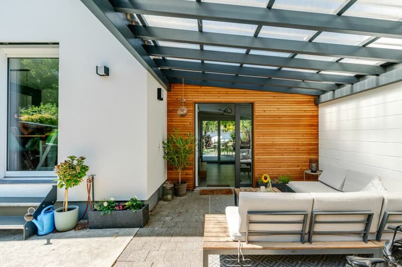 Modern renoviertes 5.5 Z` Doppeleinfamilienhaus mit idyllischem Garten (2)