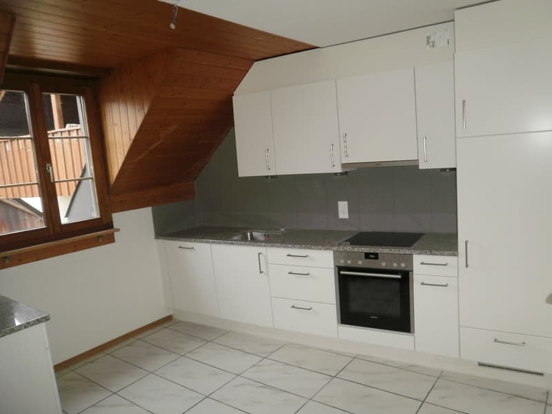 Charmante 4.5 Zimmer Wohnung mit grosser Laube - ab sofort verfügbar! (2)