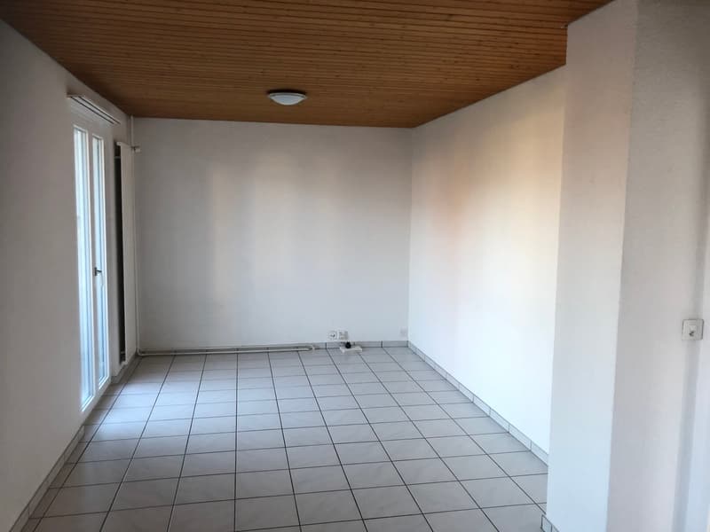Schöne 2.5 Zimmer Erdgeschoss Wohnung mit Balkon (4)